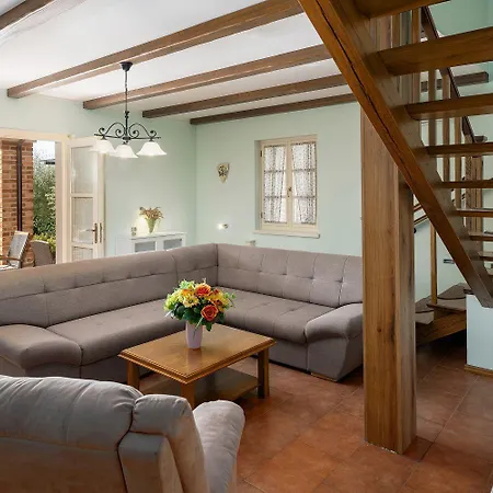 Bezaubernde Mit Meerblick, Jacuzzi, Babybett, Grill Hébergement de vacances Kaštelir