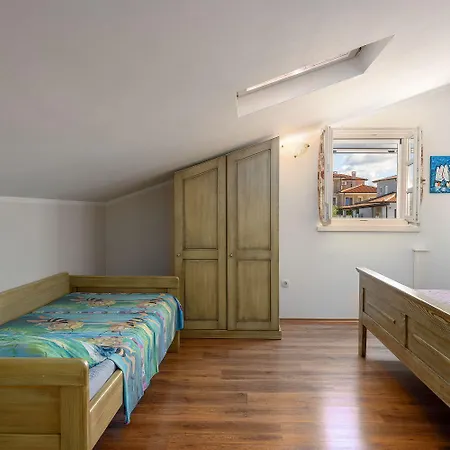 Bezaubernde Mit Meerblick, Jacuzzi, Babybett, Grill Hébergement de vacances Kaštelir