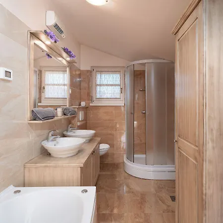 Bezaubernde Mit Meerblick, Jacuzzi, Babybett, Grill Hébergement de vacances *