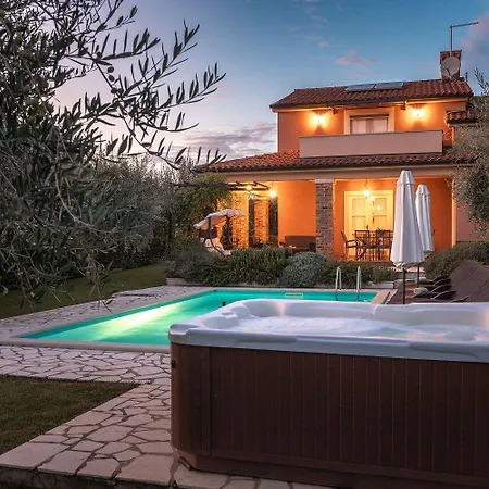 Bezaubernde Mit Meerblick, Jacuzzi, Babybett, Grill Hébergement de vacances Kaštelir