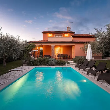 Bezaubernde Mit Meerblick, Jacuzzi, Babybett, Grill Hébergement de vacances Kaštelir