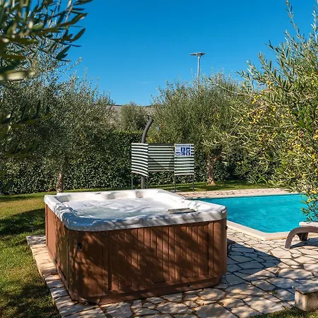 Bezaubernde Mit Meerblick, Jacuzzi, Babybett, Grill Kaštelir